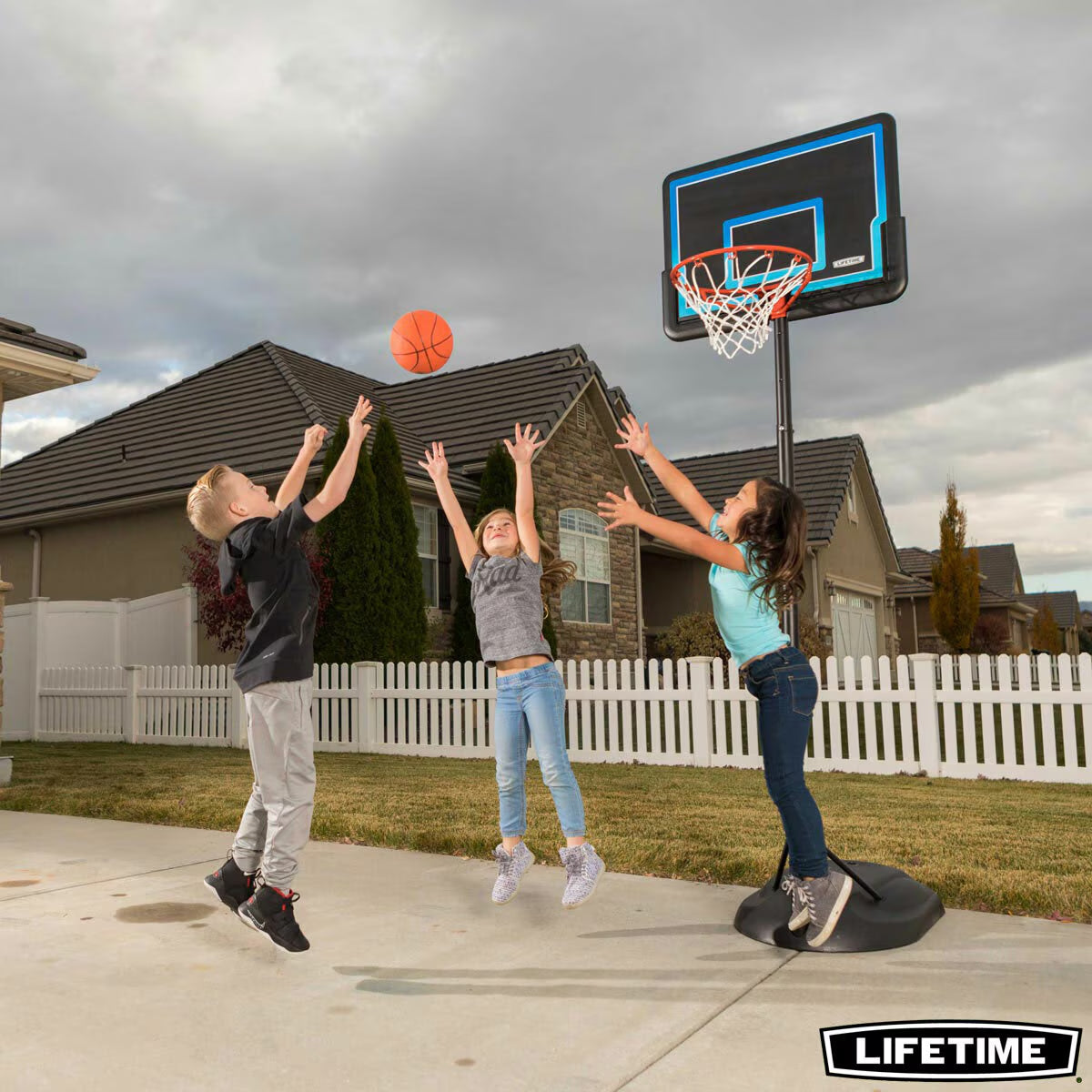 Lifetime 32 Inch (81.28 Cm) Youth Portable Basketball Hoop