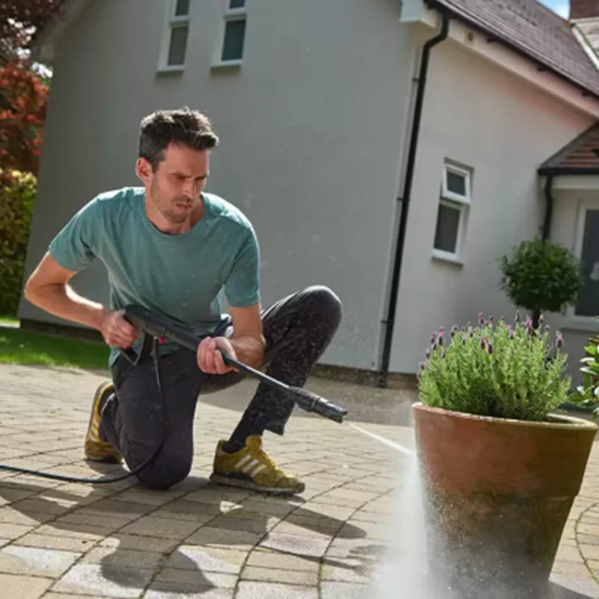 Bosch 1900W Pressure Washer 135 Bar UniversalAquatak – Powerful Patio & Car Cleaner